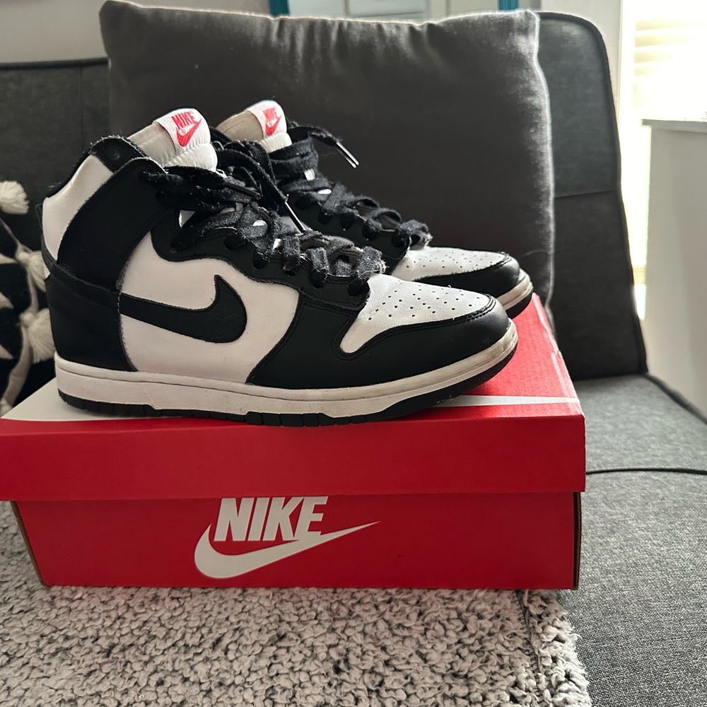Nike panda dunk mids